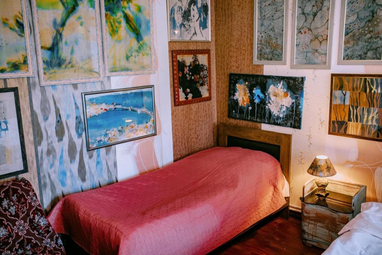 Artist'S House Hotel Tetritskaro ภายนอก รูปภาพ