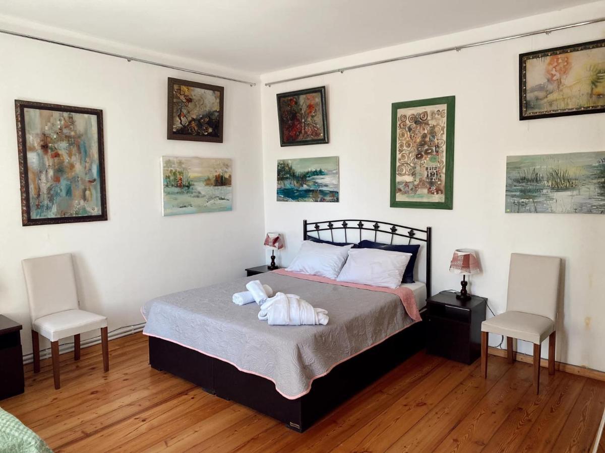 Artist'S House Hotel Tetritskaro ภายนอก รูปภาพ