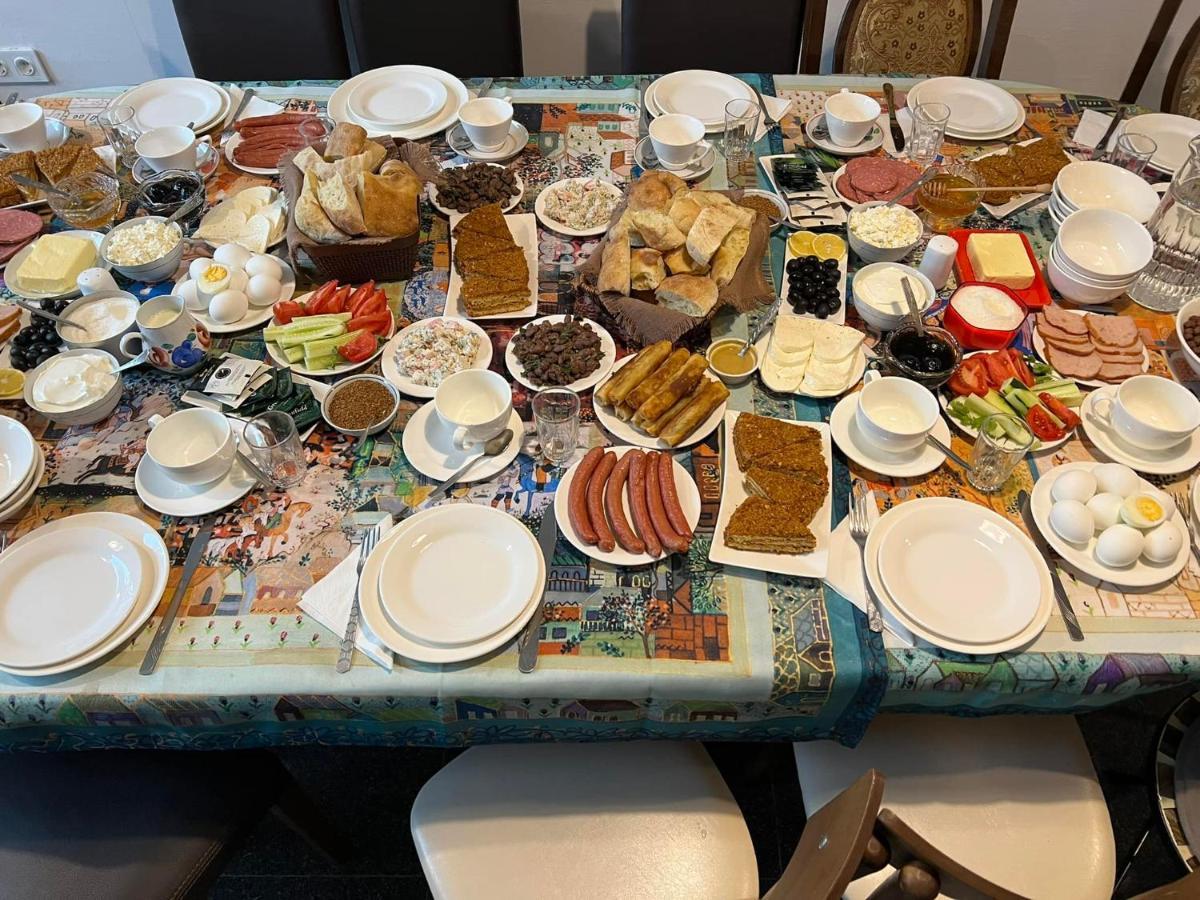 Artist'S House Hotel Tetritskaro ภายนอก รูปภาพ