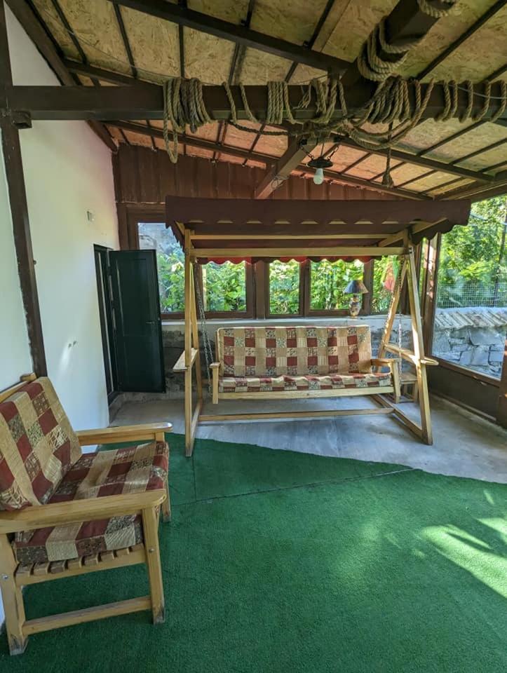 Artist'S House Hotel Tetritskaro ภายนอก รูปภาพ