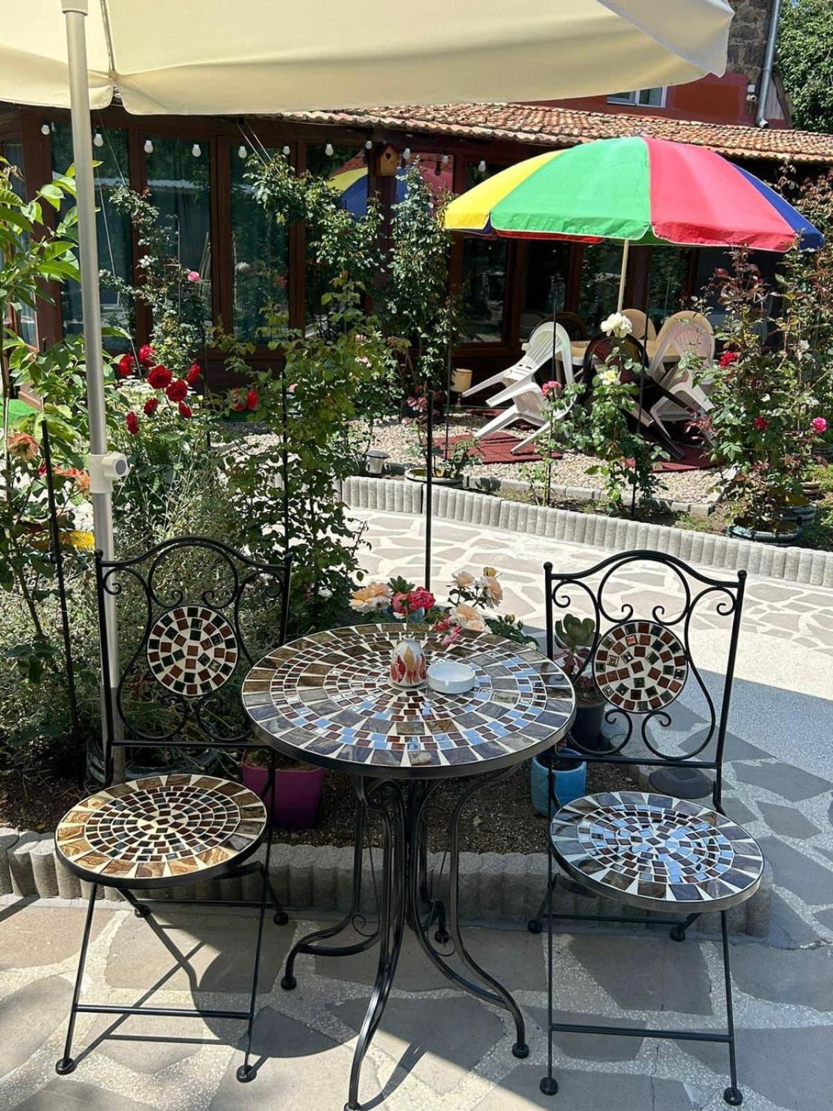 Artist'S House Hotel Tetritskaro ภายนอก รูปภาพ